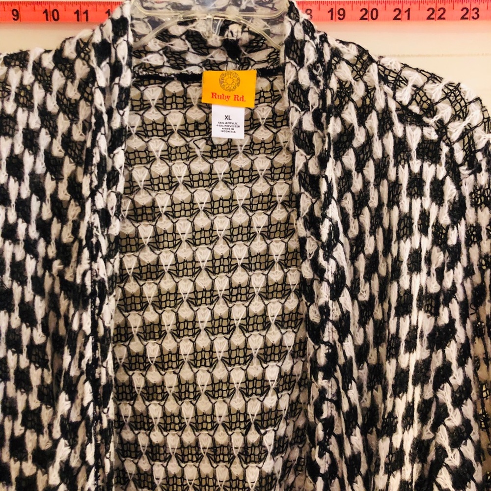 Ruby red woven black/white sweater